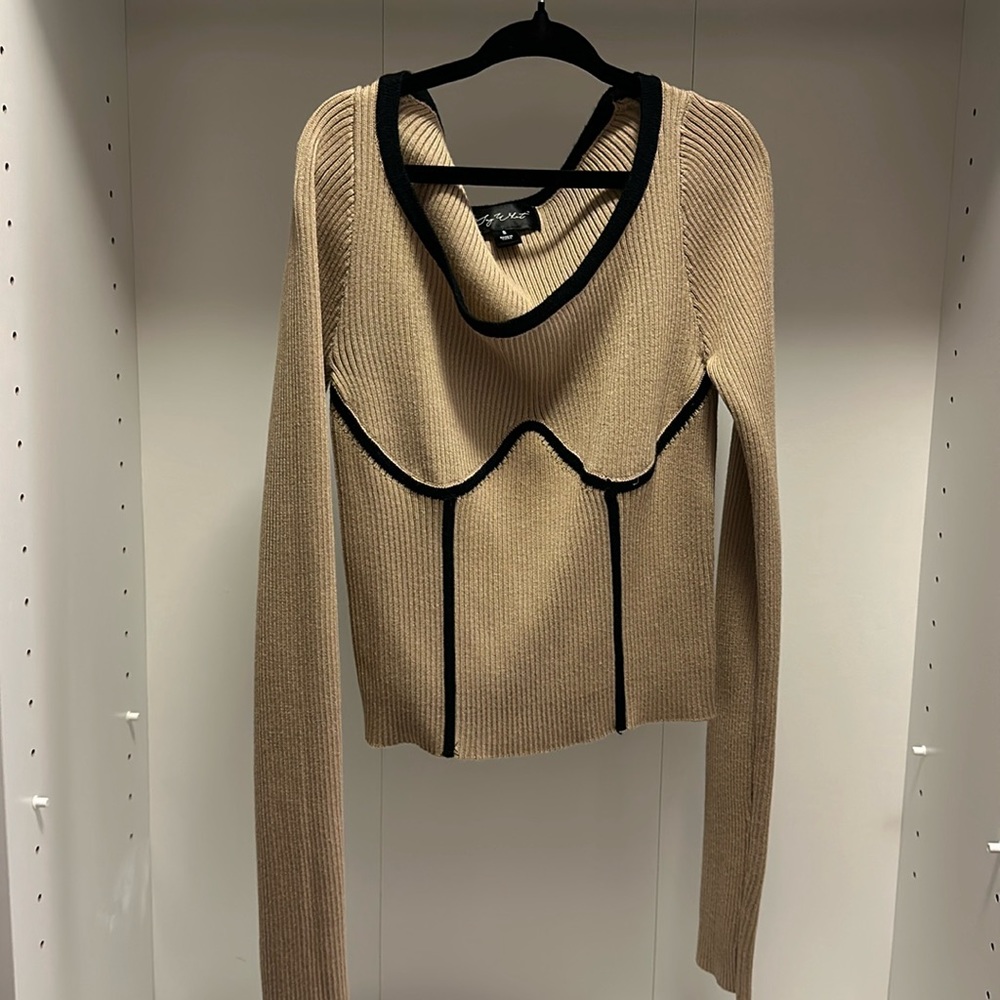 NWOT Tan and black long sleeve size S